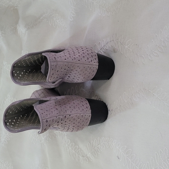 Lori Goldstein Diamond Cut Peep Toe Bootie Size 8 1/2 Liliac - Picture 4 of 8